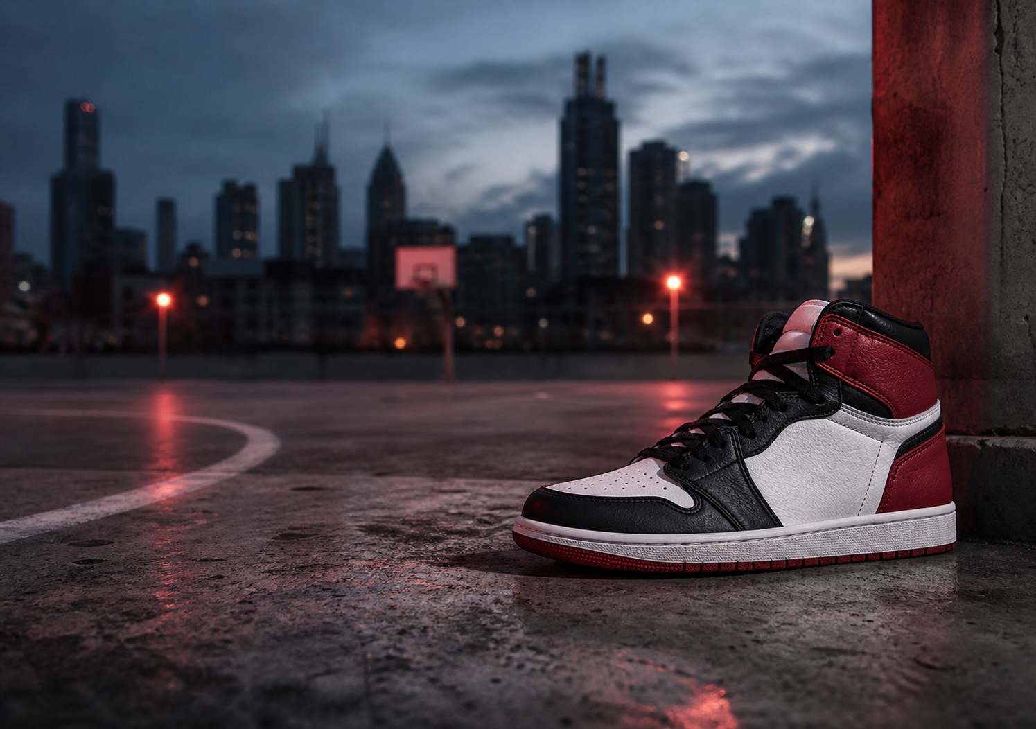 Sneaker de caña alta en una cancha urbana nocturna